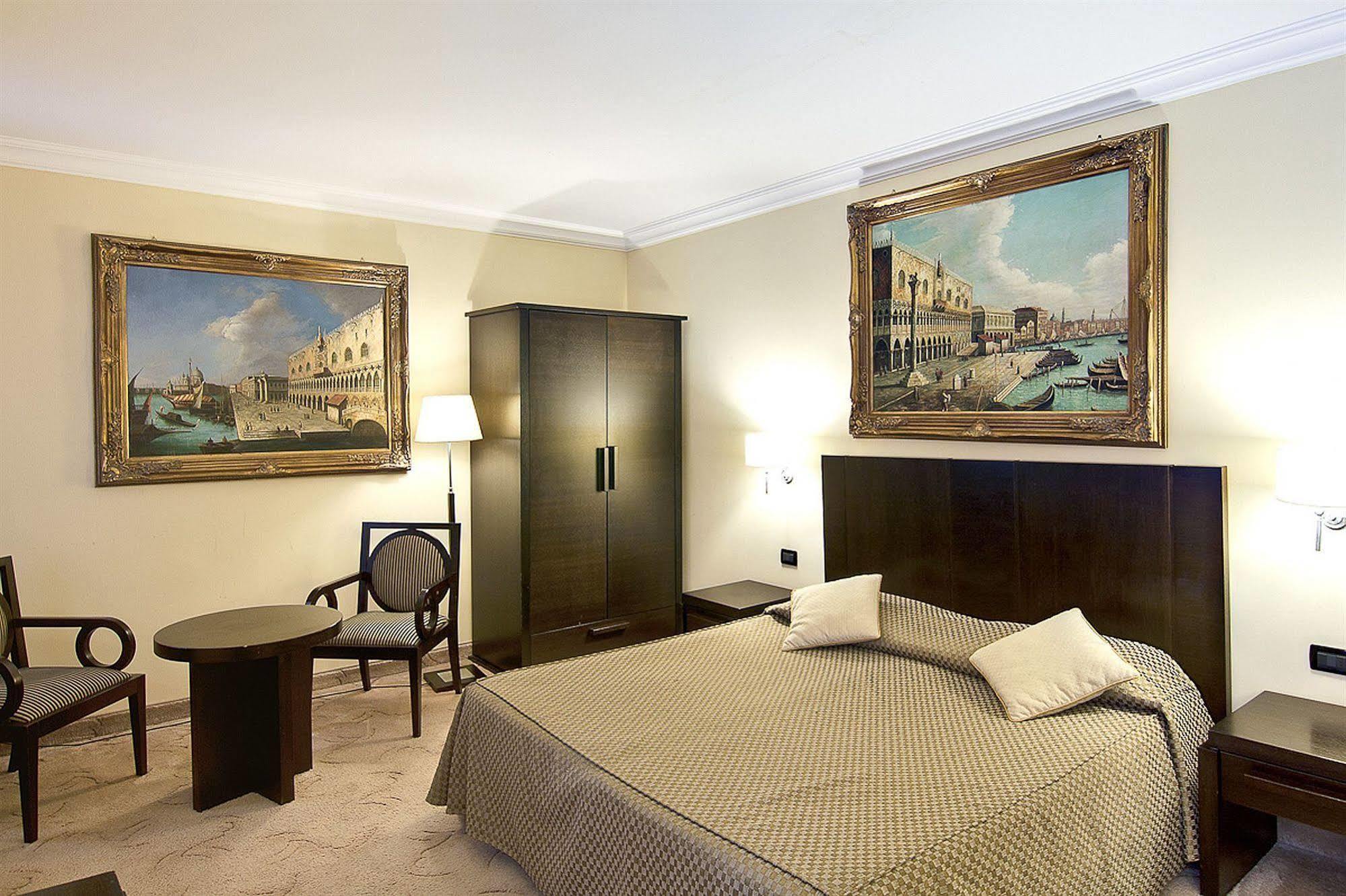 312 Piazza San Marco Pensión 3*